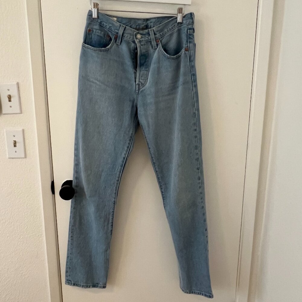Levi's 501 Original Jeans Light Wash in Size 27 x 32
